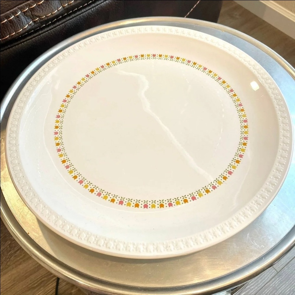 Centura by Corning April Tulip 12” plate.